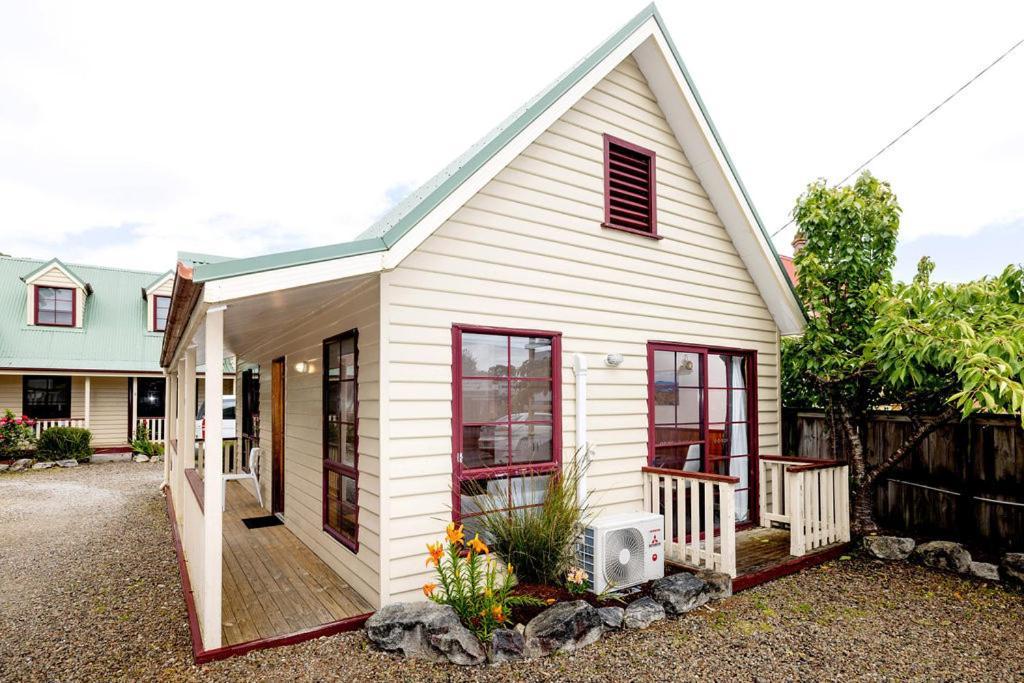 Kitty'S Cottages - Managed By Big4 Strahan Holiday Retreat Exterior photo